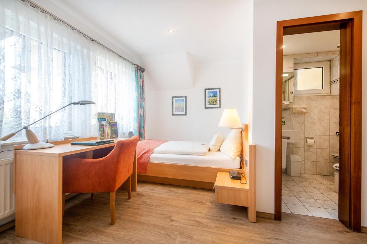 Waldesblick, Hotel-Restaurant Lahr  Oda fotoğraf